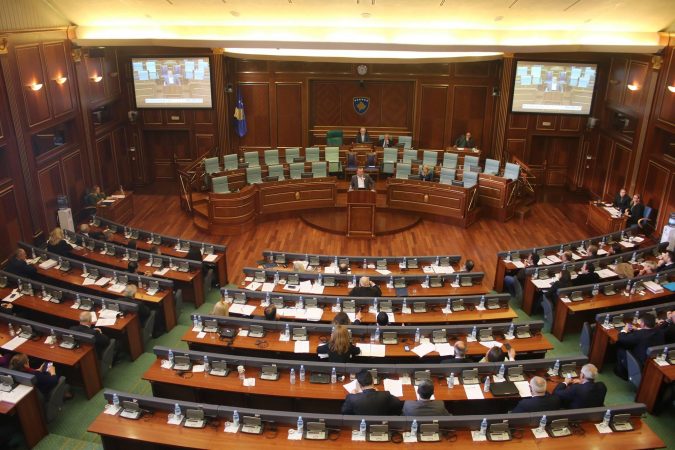 Debat në Kuvendin e Kosovës/ Vetëvendosja paralajmëron mocion mosbesimi për qeverinë, PDK e refuzon