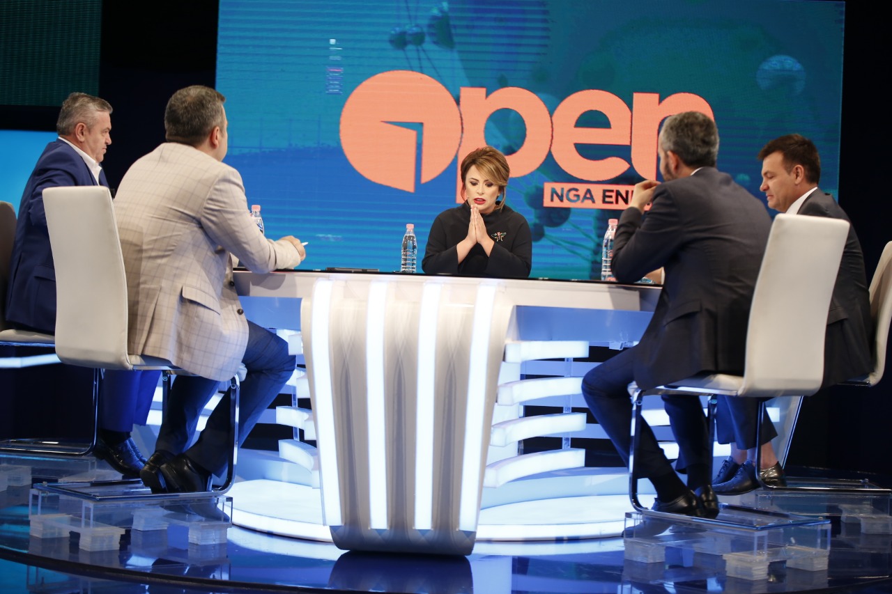 “Pse bërtet o burrë i dheut?!” Eni Vasili debaton me Myslim Murrizi