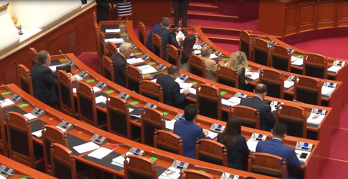 Opozita parlamentare letër Yuri Kim e Sorecës: Nuk e votojmë kodin e Ri Zgjedhor pa dialog për listat