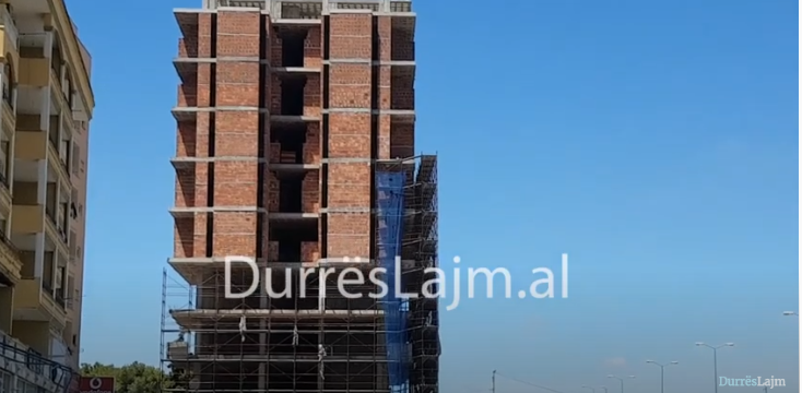 Pallati 1.5 milionë euro në ndërtim e sipër që u sekuestrua te Shkëmbi i Kavajës (VIDEO)