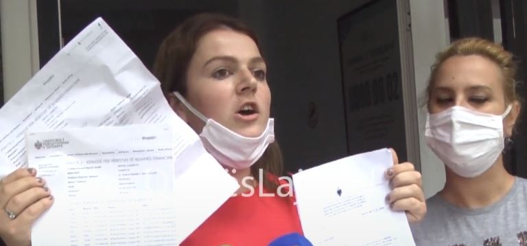 Punonjëset e fasonerisë marrin përgjigje negative nga drejtoresha e Tatimeve: Ku të shkojmë tani?! (VIDEO)