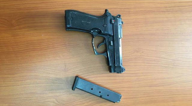 Polici “humb” armën e shërbimit, nisin hetimet intensive