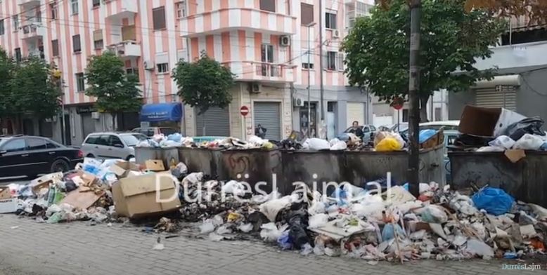 Durrësi në kaos nga plehrat! Si po zgjohet çdo ditë qyteti turistik, në pritje të vendimit të qeverisë (VIDEO)