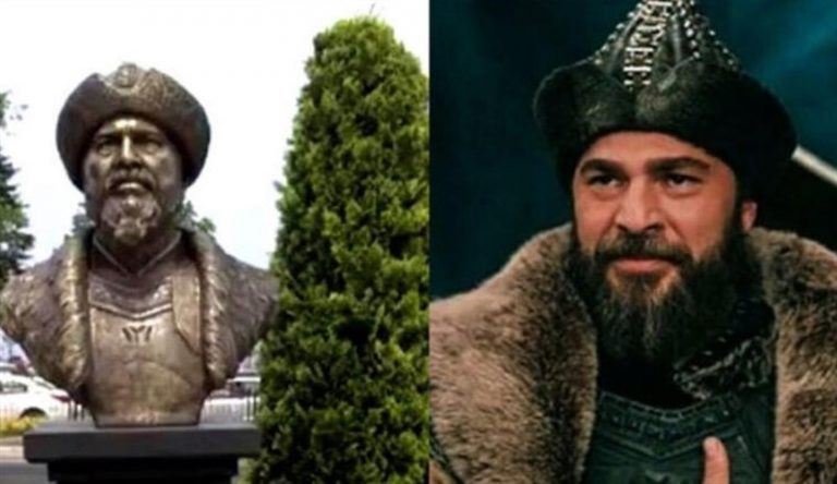 Dy punëtorët shkarkohen nga puna pasi ngatërruan bustin e Ertugrulit