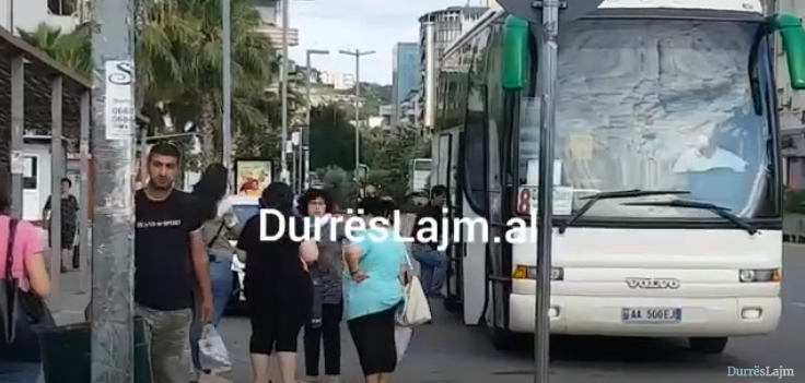 Rifillon transporti ndërqytetës në Durrës, ende pezull ai urban (VIDEO)