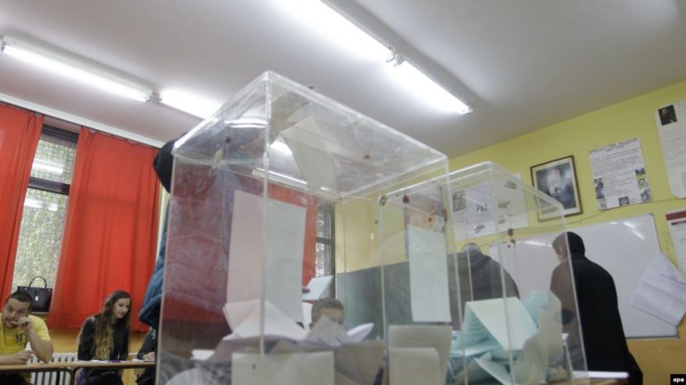 Serbia mban sot zgjedhjet parlamentare, krahinore dhe lokale, 90 qendra votimi edhe në Kosovë