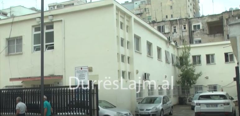 Laborantja e Kujdesit Shëndetësor në Durrës me Covid, del përgjigjja e tamponit për 4 punonjës të tjerë