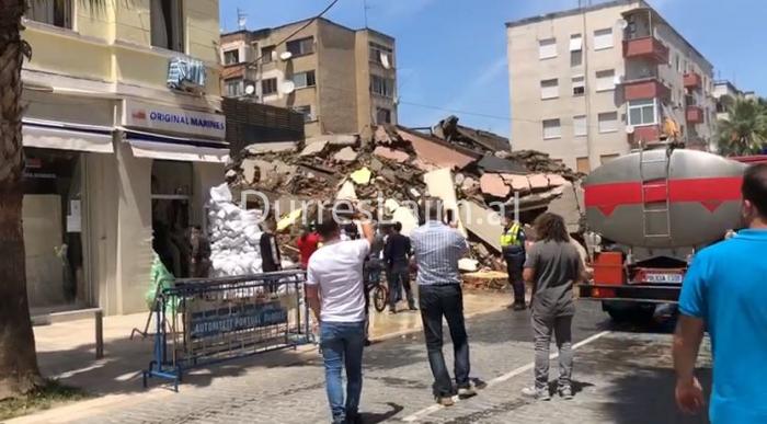 FOTOLAJM/ Momentet e para pas shpërthimit të fuqishëm në bulevard