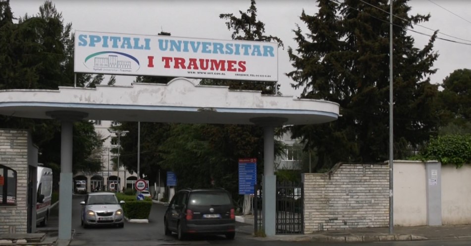 Ndërron jetë në spitalin e Traumës, drejtuesi i furgonit të Postës Shqiptare