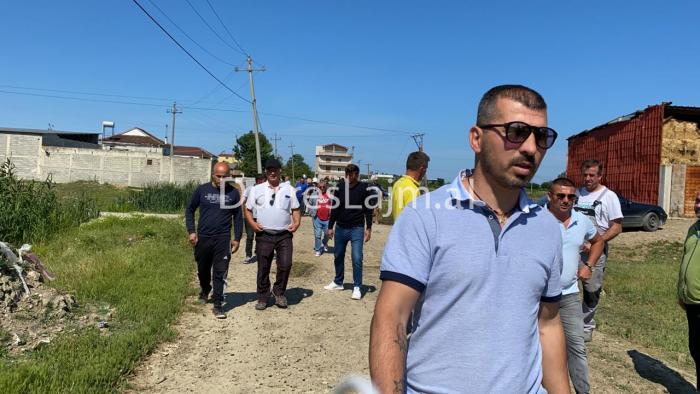 VIDEO/ Banorët e Sukthit në protestë, nuk lejojnë depozitimin e plehrave: Gati edhe të vetëflijohemi e do t’i pengojmë