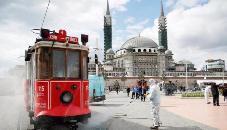 Rikthehet ora policore dhe mbajtja e detyrueshme e maskës në Turqi