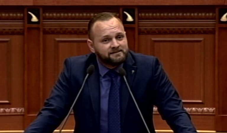 Atentati në Durrës, deputeti i opozitës: Jam këtu për lotët e babait të shoferit të vrarë, kërkon drejtësi!