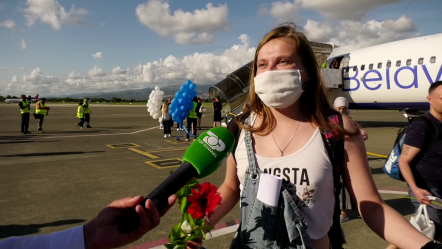 Mbërrijnë turistët e parë, ulet në Rinas charter-i me turistë nga Bjellorusia