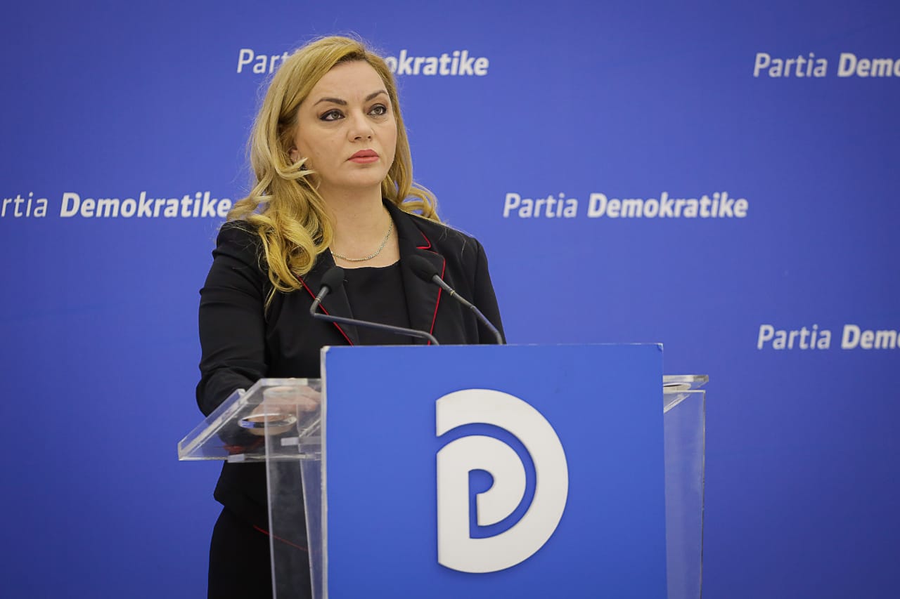 PD kërkon dorëheqjen e Besa Shahinit: Nuk mund të fshihet pas shkarkimit të vonuar të drejtorit