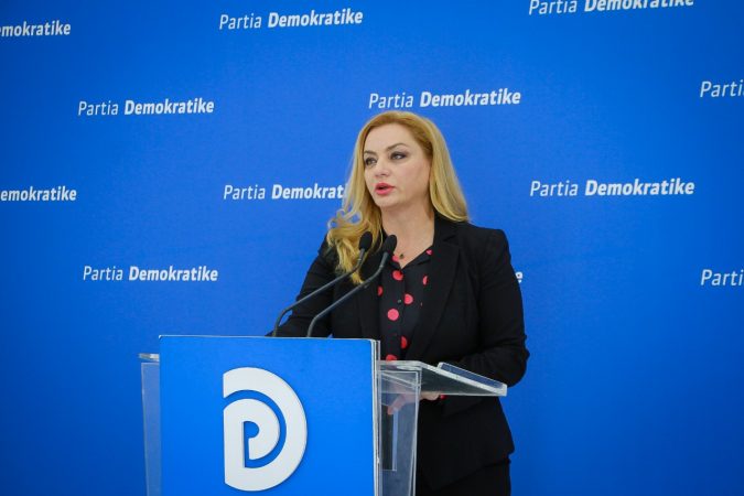 Denoncimi i Vokshit: Mësuesit nuk kanë marrë ende pagat, paguaji Besa!