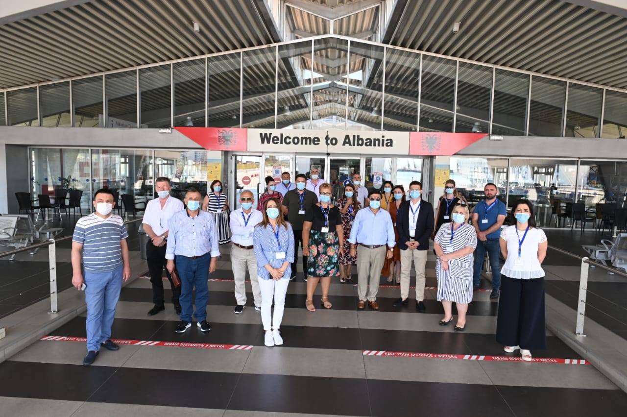 Komisioni i Ekonomisë vizitë në portin e Durrësit, Ekonomi: Po vlerësojmë efektet e pandemisë në veprimtarinë portuale (VIDEO)