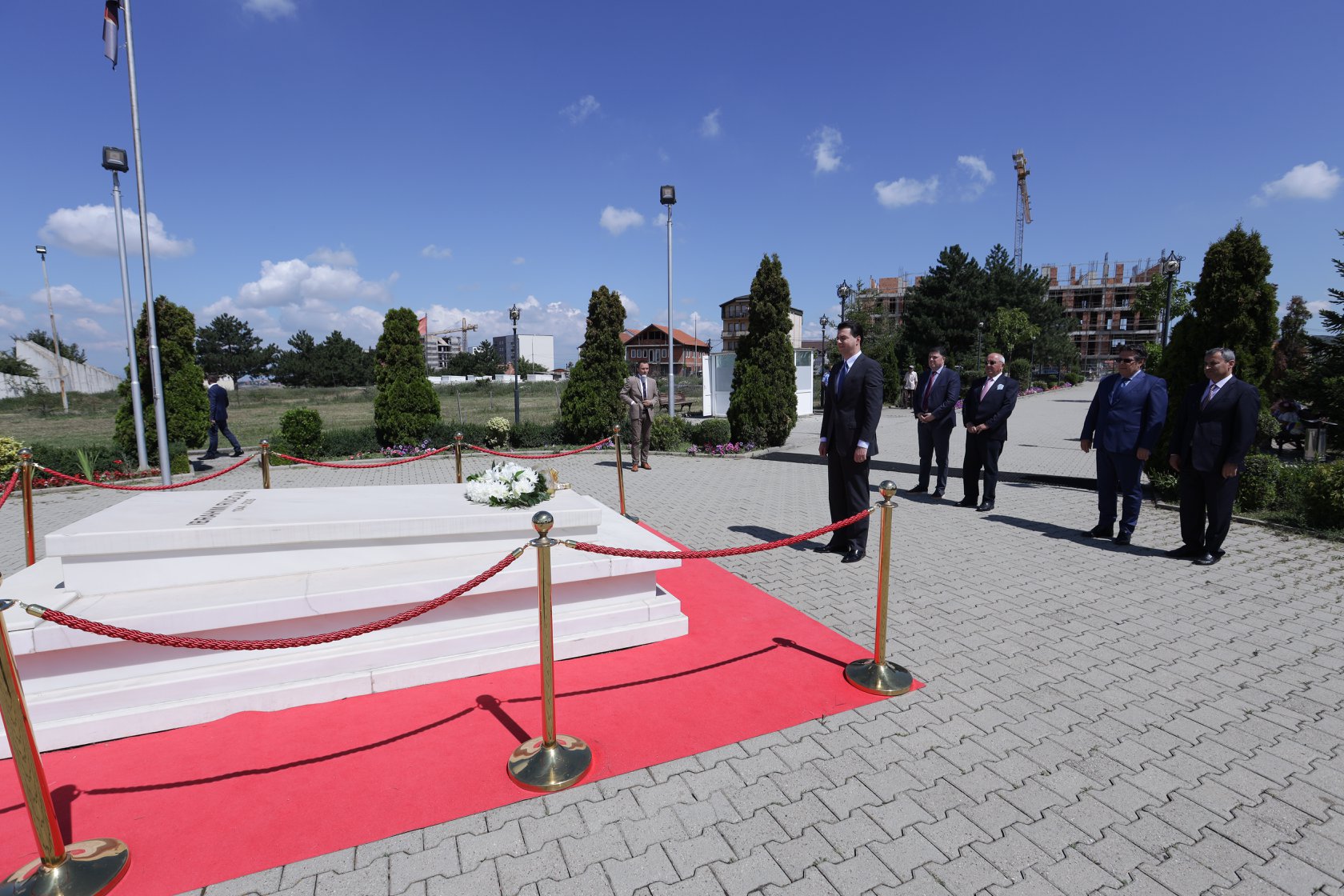 Basha homazhe te varri i Rugovës: Ideja e tij sot është një realitet