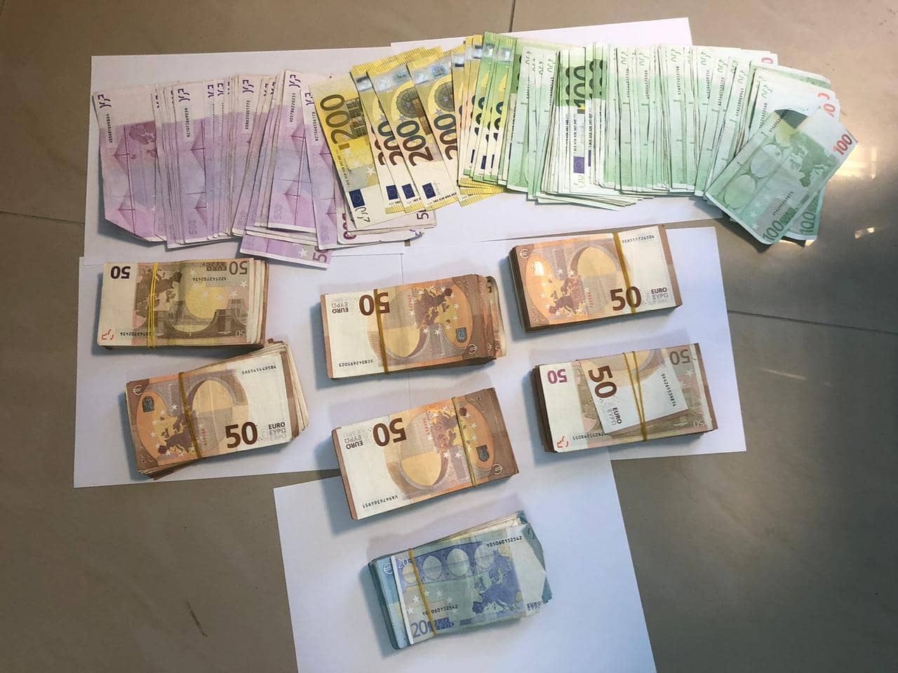 Sekuestrohen rreth 55 mijë euro dhe 1 automjet, procedohet 28-vjeçari