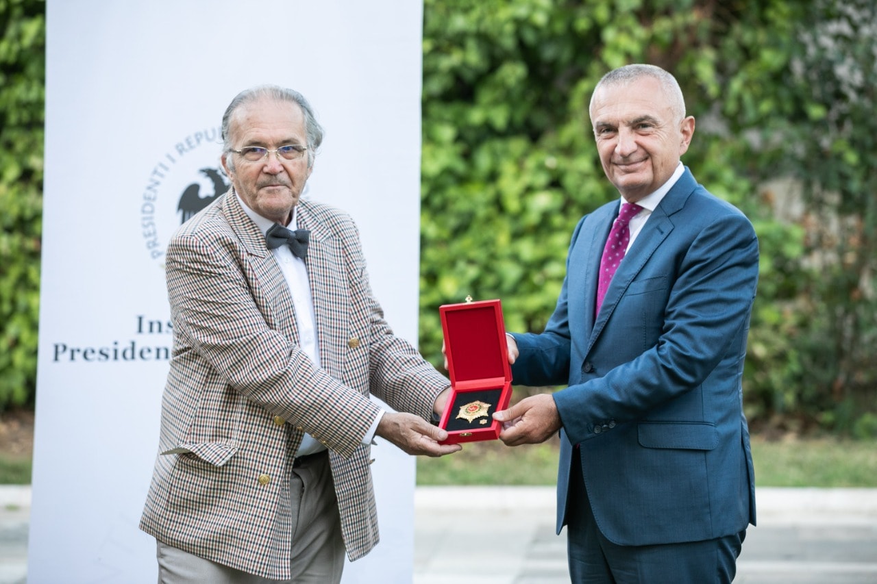 Meta vlerëson me titullin “Kalorës i Urdhrit të Skënderbeut” piktorin Qamil Grezda