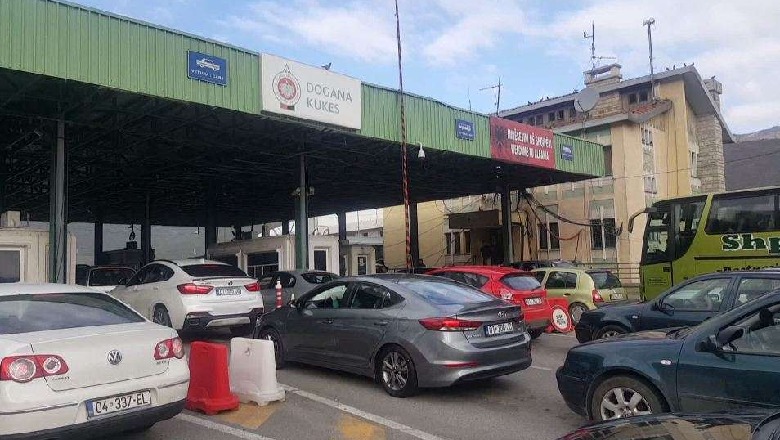 Tentoi të kalonte 4 sirianë në Kosovë, arrestohet 21-vjeçari pa patentë