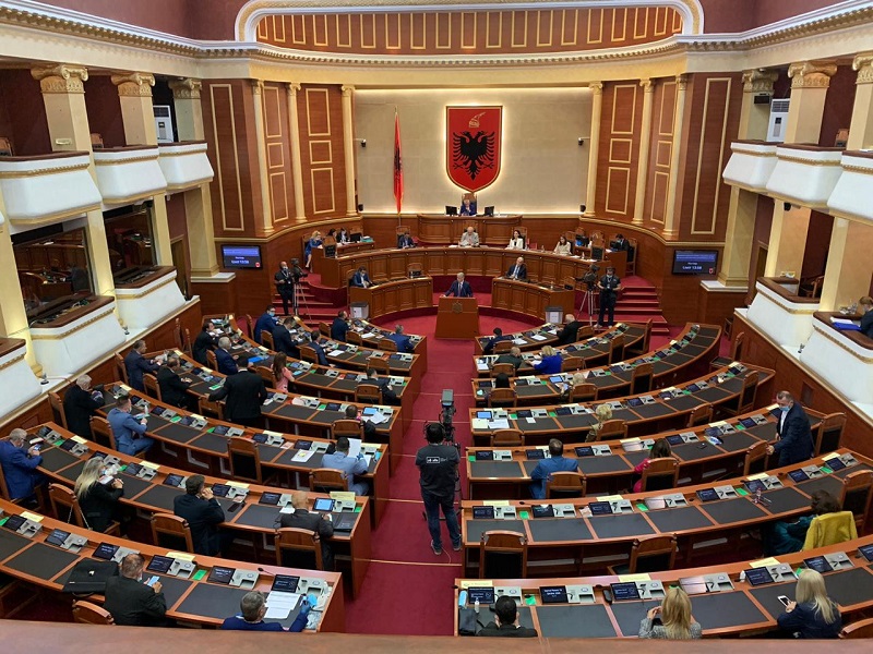 Pozitivë me koronavirus edhe dy deputetë të tjerë shqiptarë