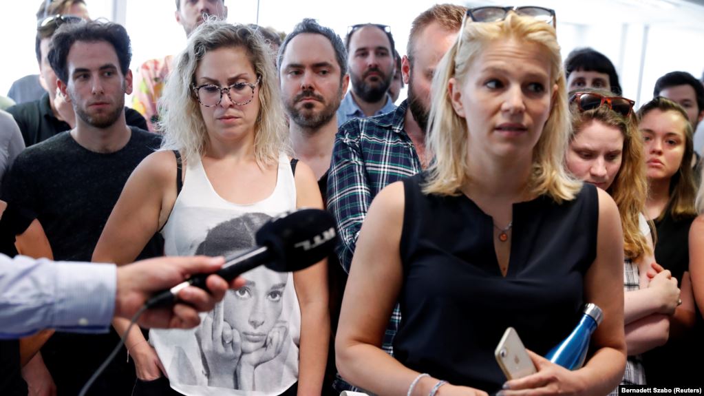 70 gazetarë japin dorëheqjen