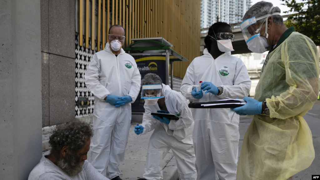 Laboratoret amerikane të stresuara nga kërkesa e papërballueshme për teste