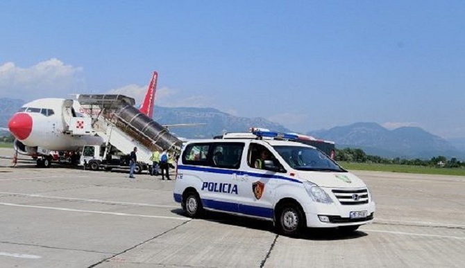 Ekstradohen nga Greqia dhe Italia tre të dënuar për drogë e mashtrim (EMRAT)