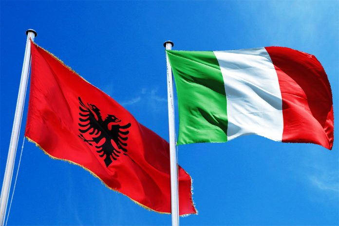 Ambasada tregon udhëzimet si mund të udhëtojnë qytetarët shqiptarë drejt Italisë