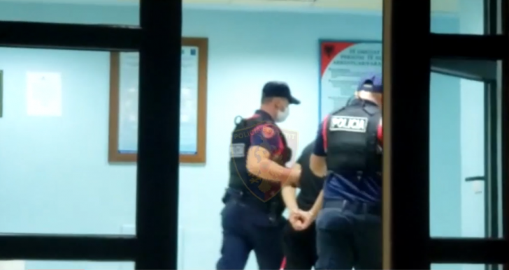 Tentoi të vrasë 4 persona, arrestohet 26-vjeçari i rrezikshëm (VIDEO)