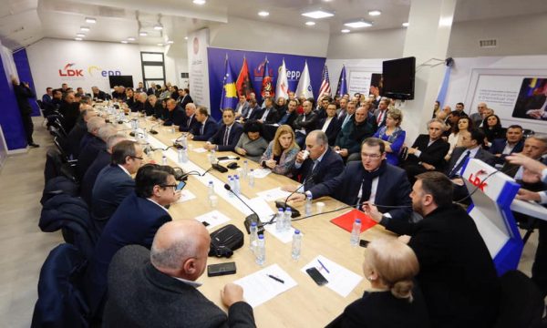 Katër deputetë të LDK-së dalin pozitiv me koronavirus