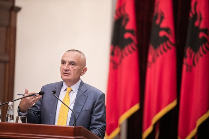 Nga letërnjoftimet elektronike te rivlerësimi i pasurive të paluajtshme, Meta dekreton 4 ligje: Ofrojnë lehtësime për qytetarët