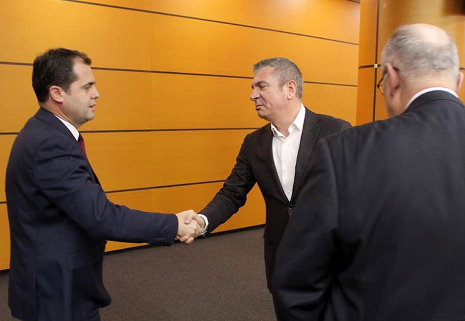 Opozita e Bashkuar i përgjigjet ftesës së Gjiknurit: Ja çështja e parë që duhet të diskutojmë nesër