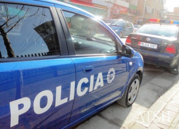 Shëtiste në qytet, policia gjobit 37-vjeçaren me COVID-19