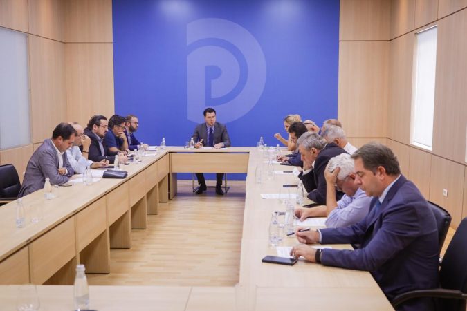 “Zgjedhorja”, opozita: Qeveria të mos minojë konsensusin