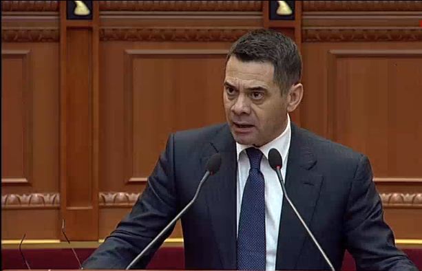 Ahmetaj: Në shtator gati reforma e re, anglisht dhe IT në klasë të parë