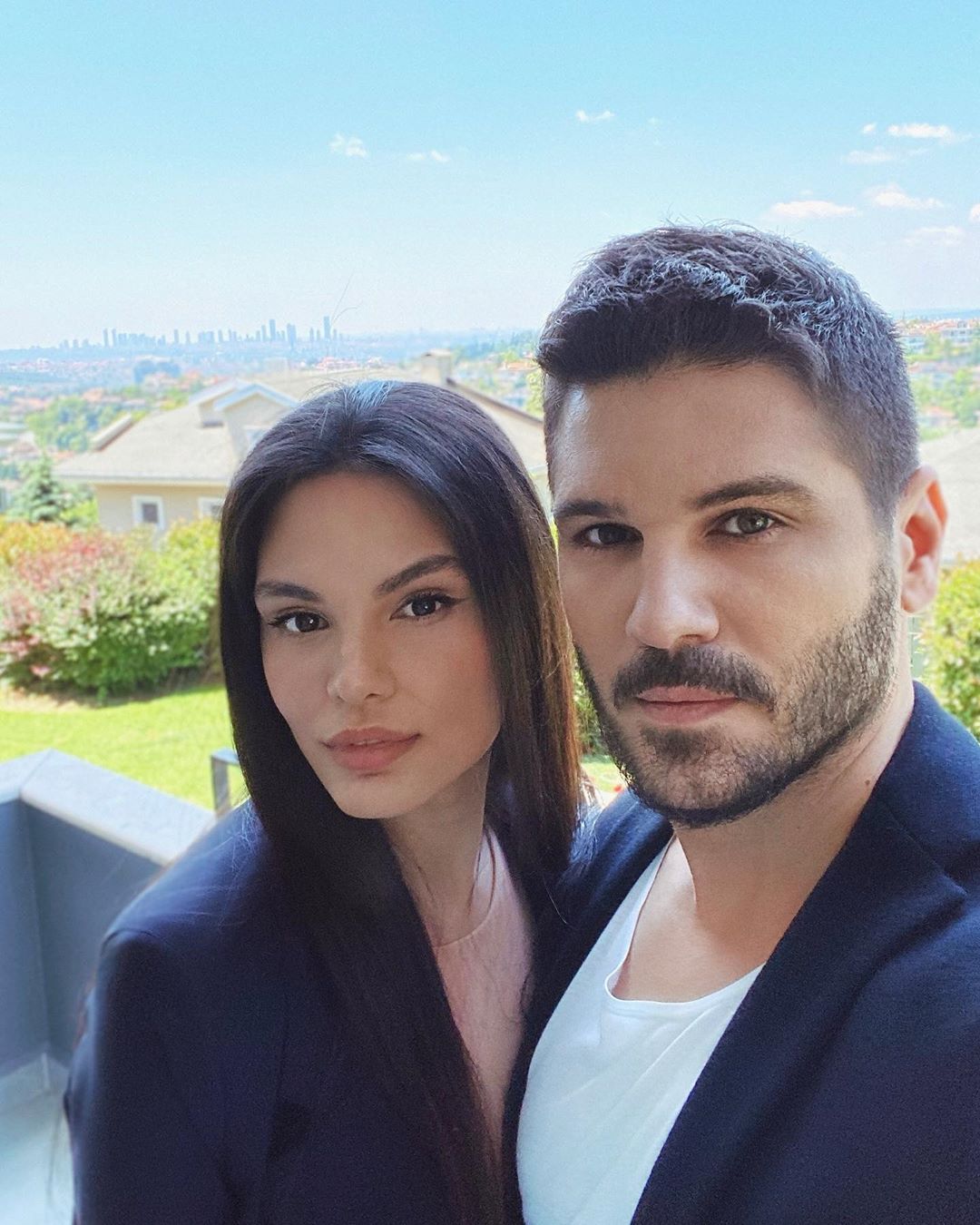 3 milionë lira turke reklamë për Almeda Abazin dhe Tolgahan Sayisman?