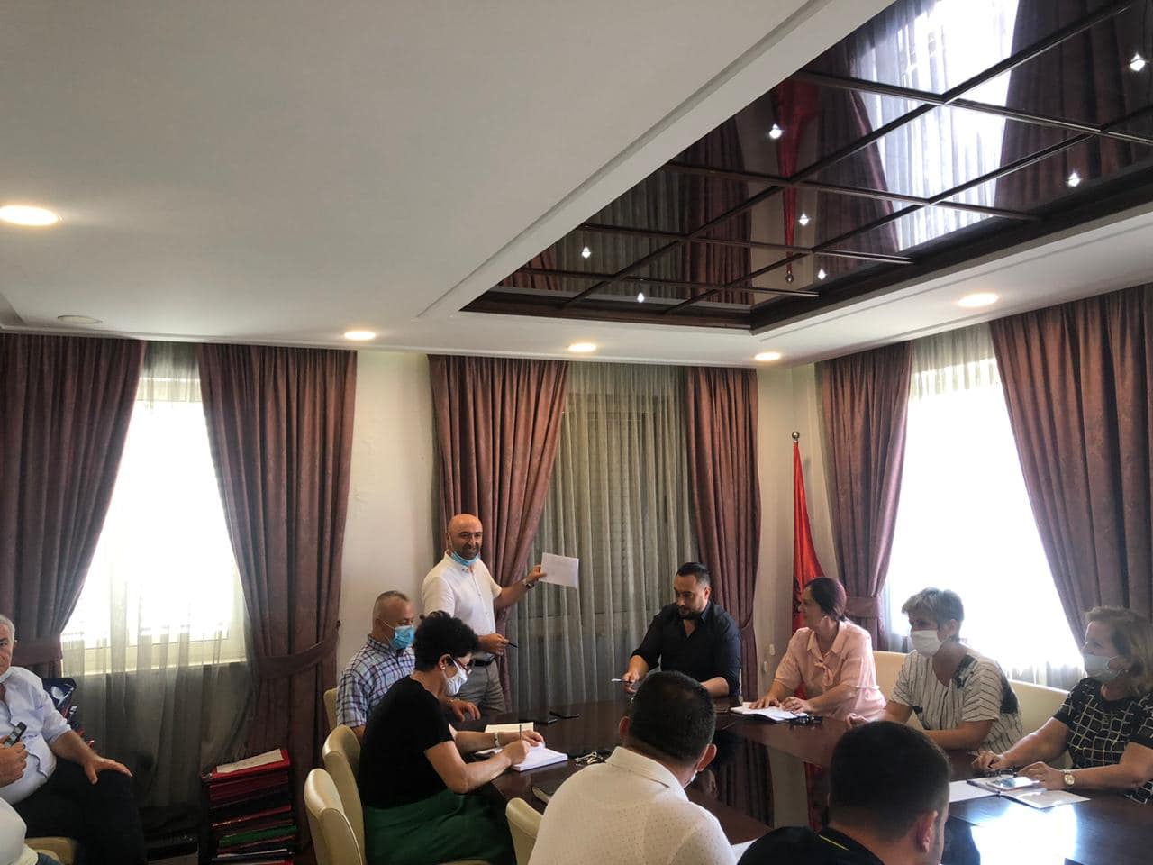 Risia interesante në bashkinë e Shijakut, kryetari Arbana i mëson turqishten stafit (FOTO)