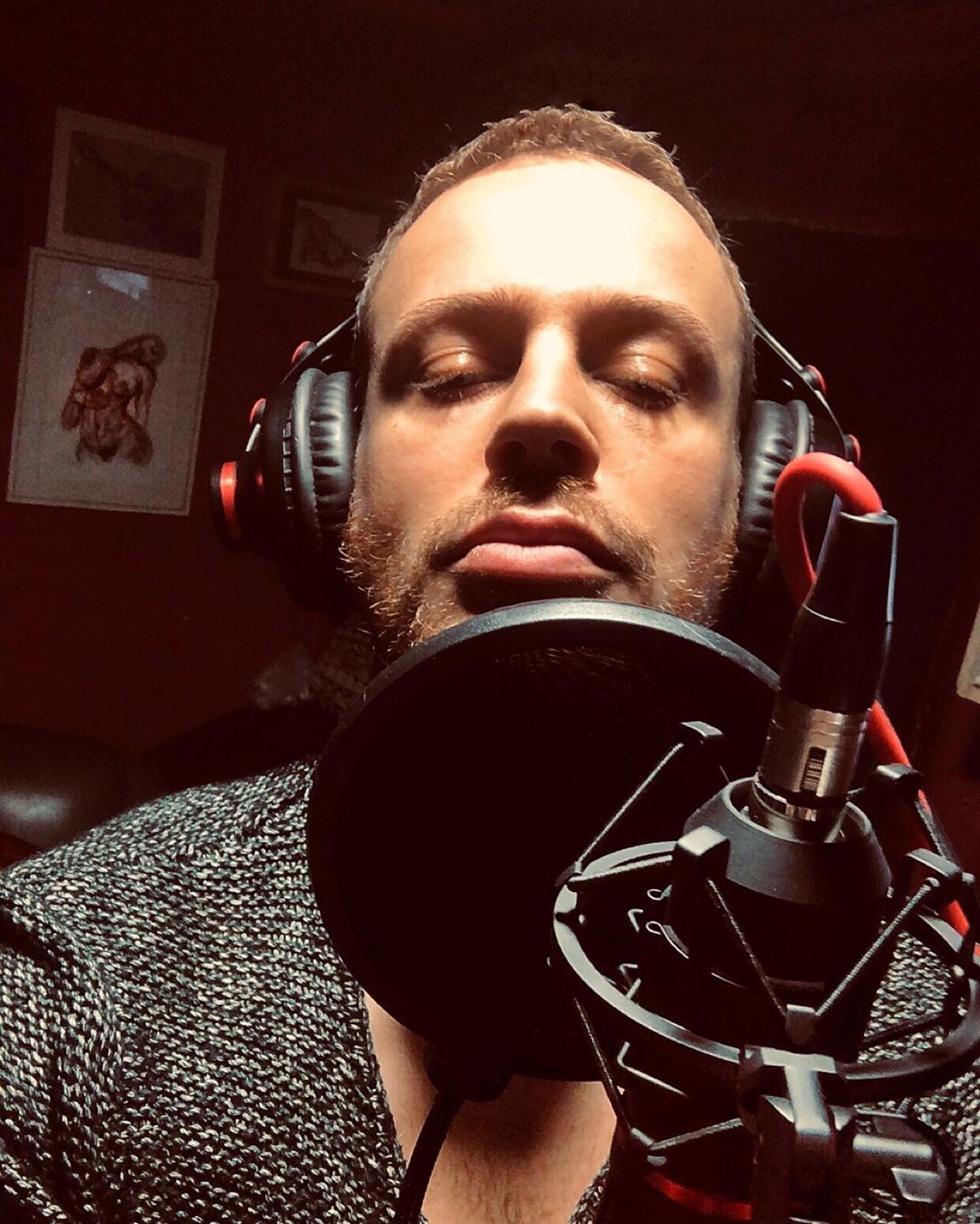 Këngëtari shqiptar rezulton pozitiv me COVID-19