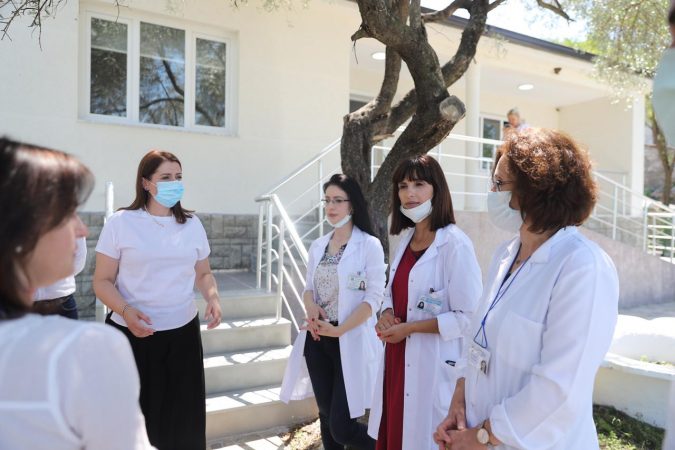 Ambulancë e re në pikën turistike, Manastirliu: Mjekët e familjes protokoll të veçantë për ndjekjen e pacientëve me Covid-19