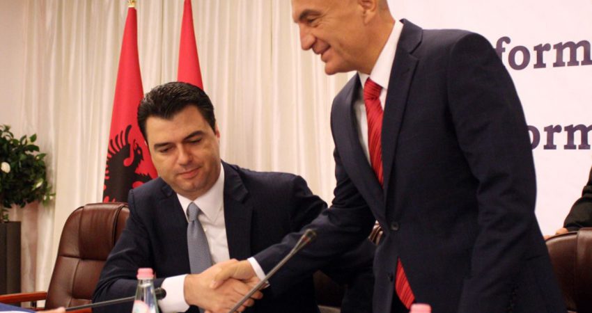 Ndryshimet kushtetuese, Meta kërkon takim me Bashën