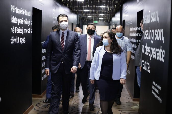 Basha takohet me Vjosa Osmanin: Shqetësim mungesa e një muzeu për të përkujtuar gjenocidin në Kosovë