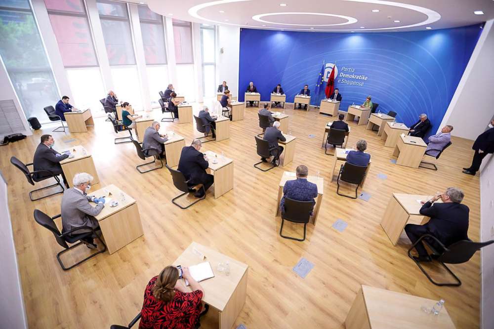 Basha takon sot ambasadorët e BE-së për ndryshimet kushtetuese