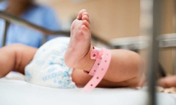 Një foshnje 2-muajshe me COVID-19 në QSUT, Kule: Është në trajtim bashkë me nënën