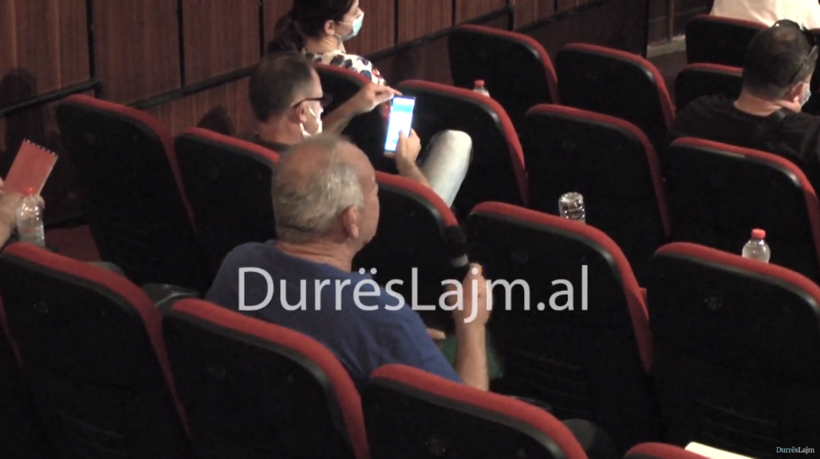 “Kryetar bashkie në Durrës është Edi Rama!” Debati mes këshilltarit dhe kryetarit Ani Dyrmishi (VIDEO)