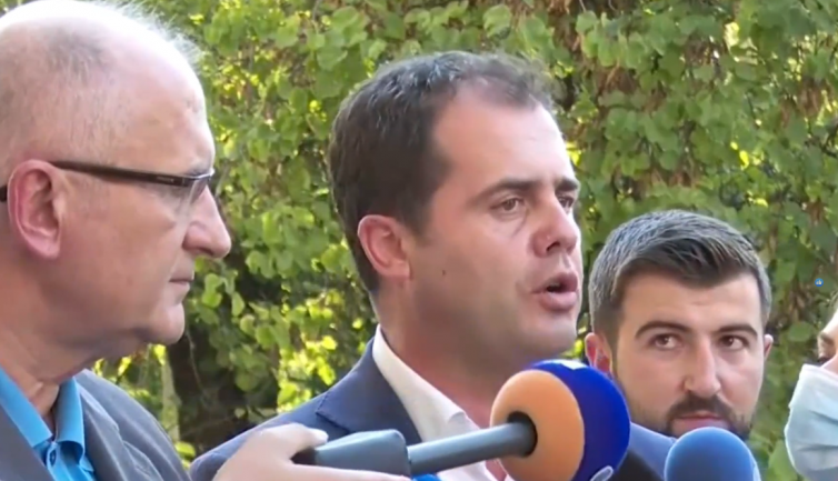 Bylykbashi akuza mazhorancës: Duan pazare me dyer të mbyllura