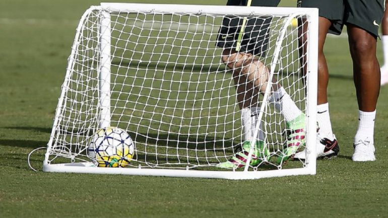 Çmenduri në Spanjë, organizohet ndeshje futbolli ndërmjet të infektuarve dhe të painfektuarve