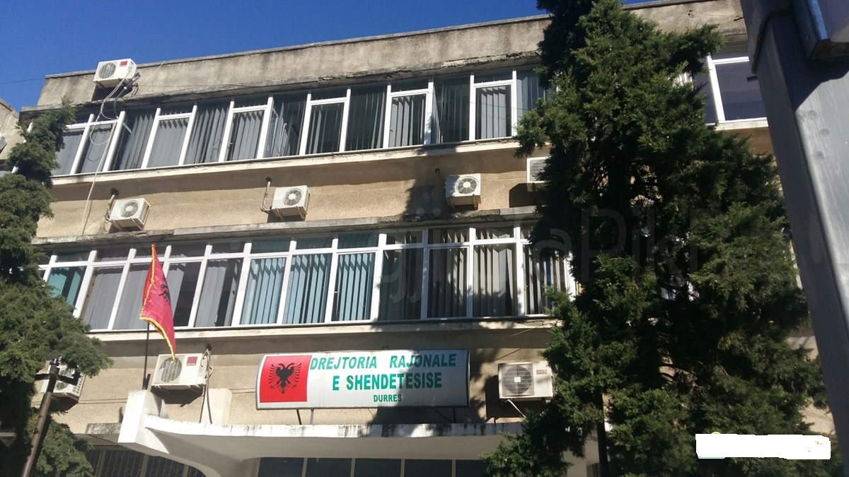 U dëmtua rëndë nga tërmeti, drejtoria në qendër të Durrësit do të shembet të hënën