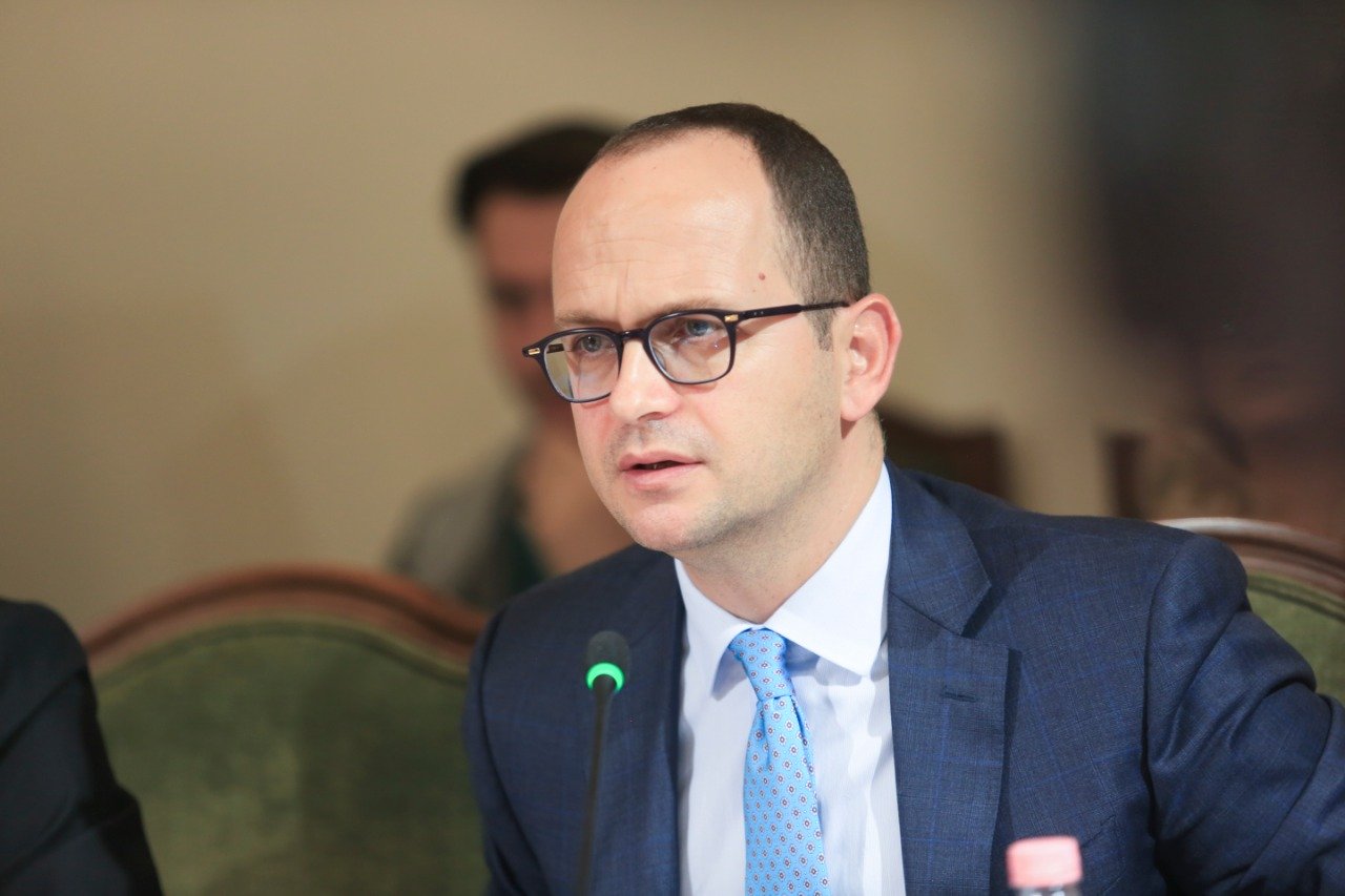 Propozimi i Cakajt për ambasadoren në Athinë, “shpërthen” Ditmir Bushati: I paligjshëm, po shkelet tradita 100-vjeçare