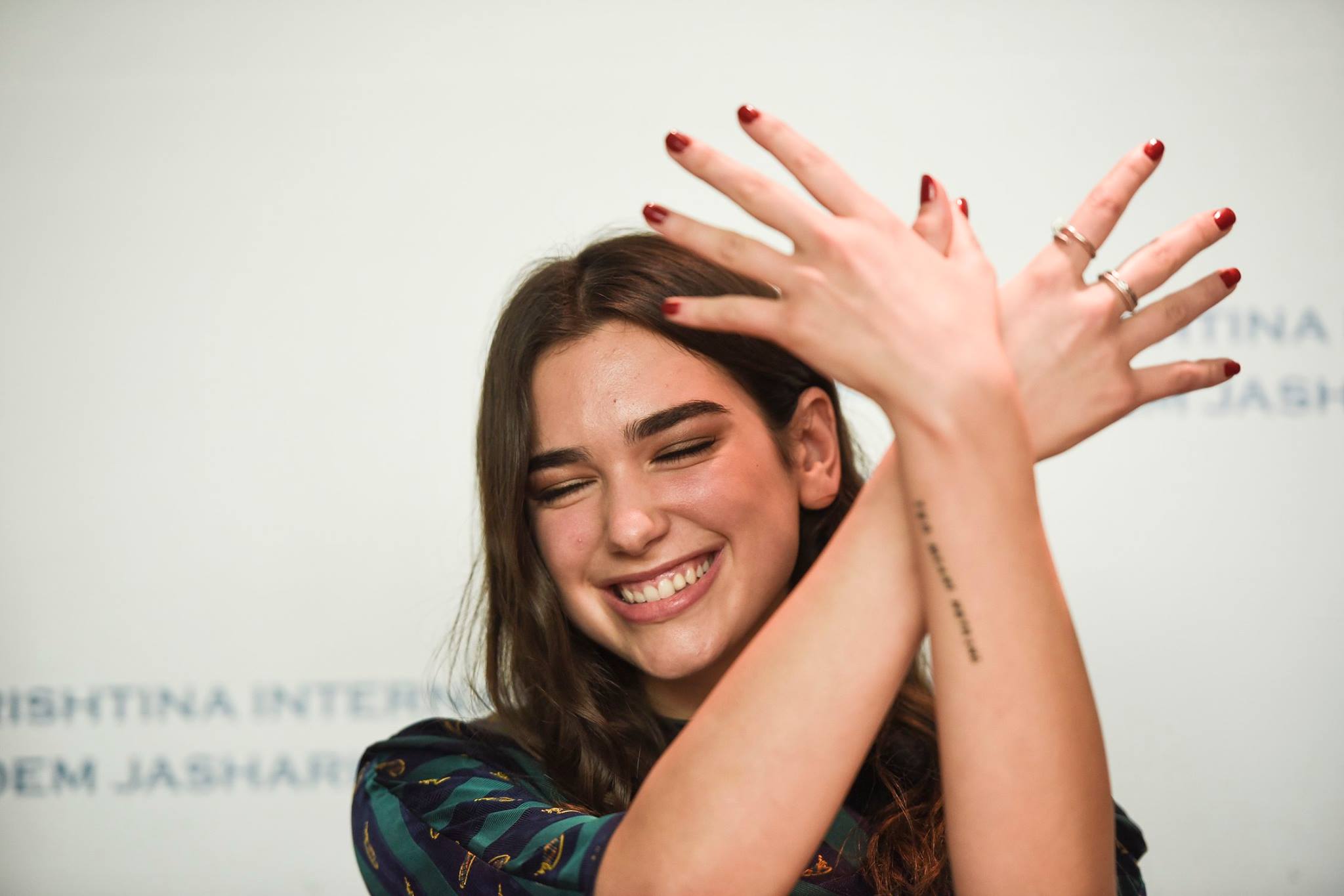 Dua Lipa i tregon botës me krenari Shqipërinë etnike, Lirk Cana i lë komentin e veçantë